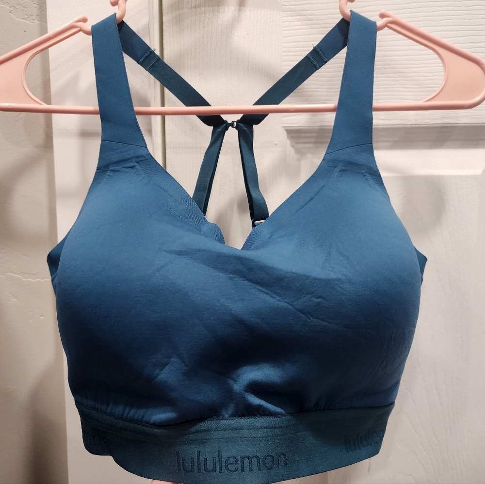 Lululemon 34DD bra in navy blue!